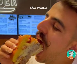 Musta leva um seguidor à hamburgueria de SP