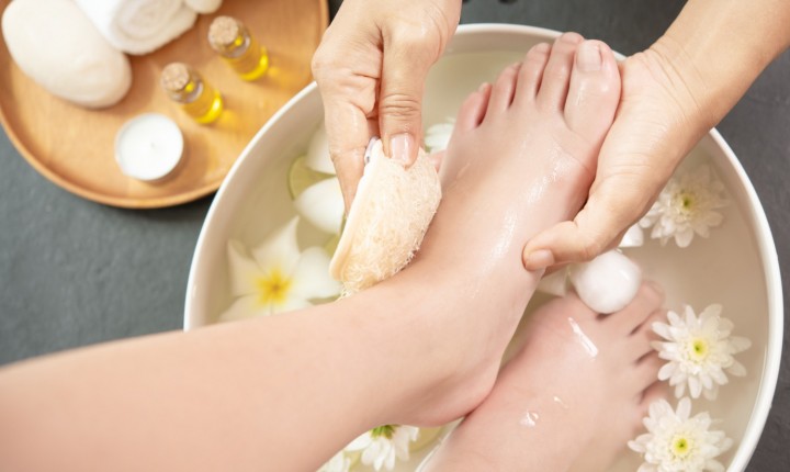 Saiba como aliviar o inchaço dos pés