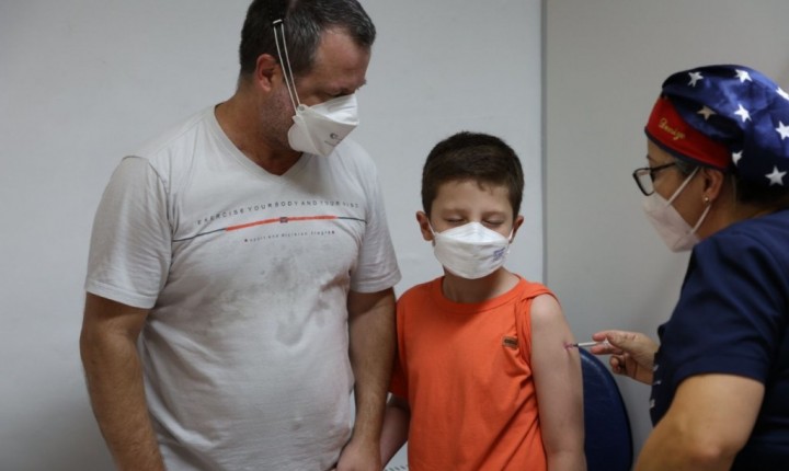 Nesta sexta, 25/02, crianças, adolescentes e adultos podem se vacinar