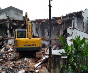 Mais de 20 apartamentos irregulares são demolidos na Capital