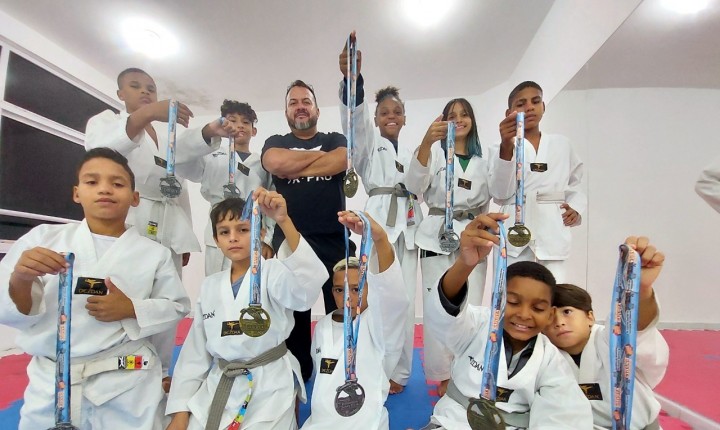 Estudantes da Capital sobem ao pódio em torneio de Taekwondo