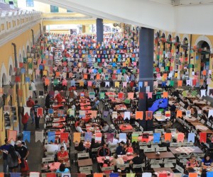 Floripa faz 349 e ganha 2 mil bandeirinhas de crochê