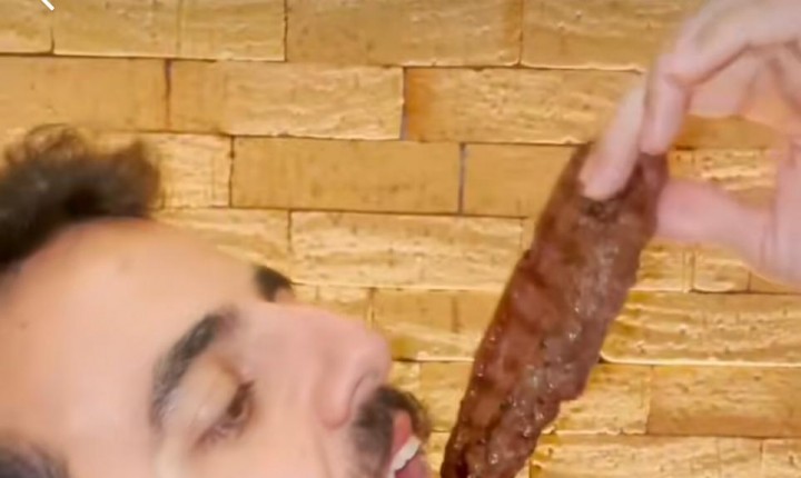 Musta leva a avó para conhecer o Madero do Leblon (RJ)