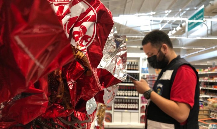 Procon faz pesquisa de preço de chocolates