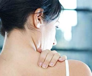 7 hábitos e posturas que prejudicam os ombros  