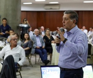 Audiências públicas devem ser retomadas no início de maio, afirma prefeito Topázio