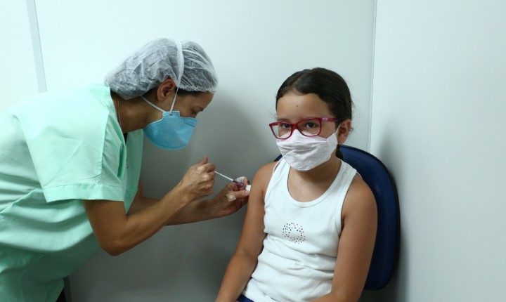 Florianópolis continua vacinação contra Covid-19 e Influenza nesta segunda-feira, 02/05