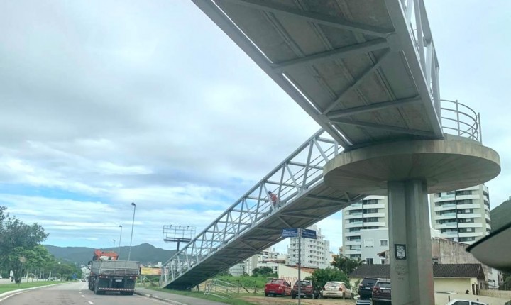 Enfim, as passarelas serão reabertas