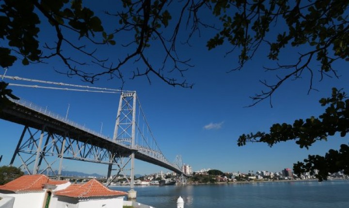 Ponte Hercílio Luz é reaberta após evento de aniversário