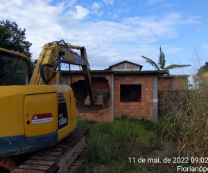 Nesta sexta-feira, ocorreram várias demolições de obras irregulares no Norte da Ilha 