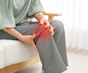 Saiba por que a queda na temperatura intensifica dores no joelho e quadril