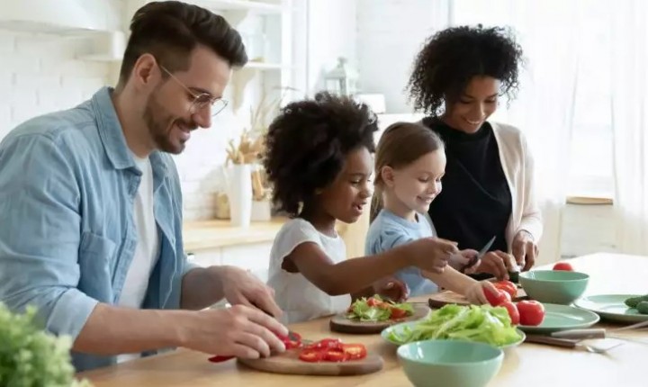 Alimentação em casa: o exemplo que passa dos pais para os filhos