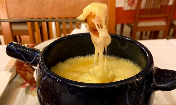 Tem fondue no Antonio`s para aquecer as noites frias