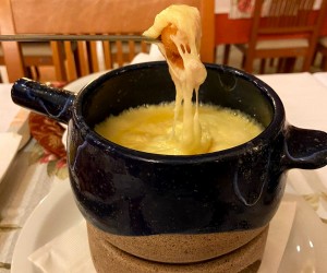 Tem fondue no Antonio`s para aquecer as noites frias