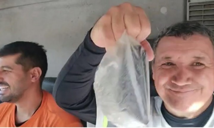 Gari devolve carteira perdida por iraniano em Floripa