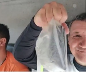 Gari devolve carteira perdida por iraniano em Floripa