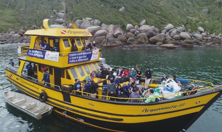 Mais de 1 tonelada de lixo é recolhida na Ilha do Arvoredo