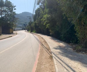 Nova calçada feita em Cacupé, após denúncia do Imagem da Ilha