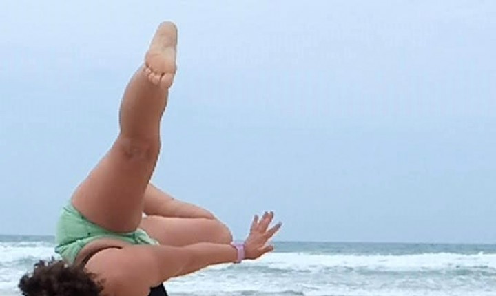  Professora ginga na capoeira