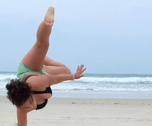  Professora ginga na capoeira