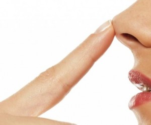 Cirurgiã plástica faz alerta após mulher perder parte do nariz