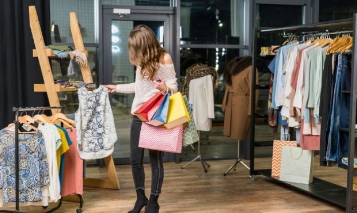 É tempo de liquidação: saiba como não comprar por impulso, por Ceres Azevedo