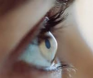 Pontinhos pretos na visão. Você sabe o que são?