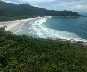 Após mandado judicial, construções são demolidas na Praia de Naufragados