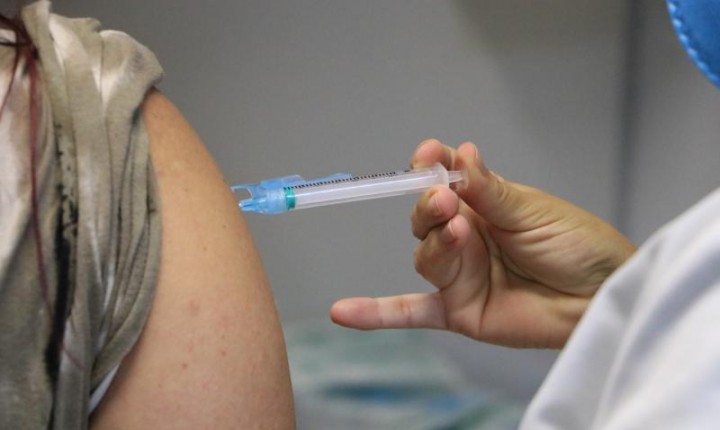 Florianópolis continua vacinação contra Covid-19, Influenza e vacinas do calendário