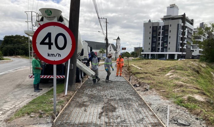 Nova ciclovia recebe concretagem em Jurerê Internacional