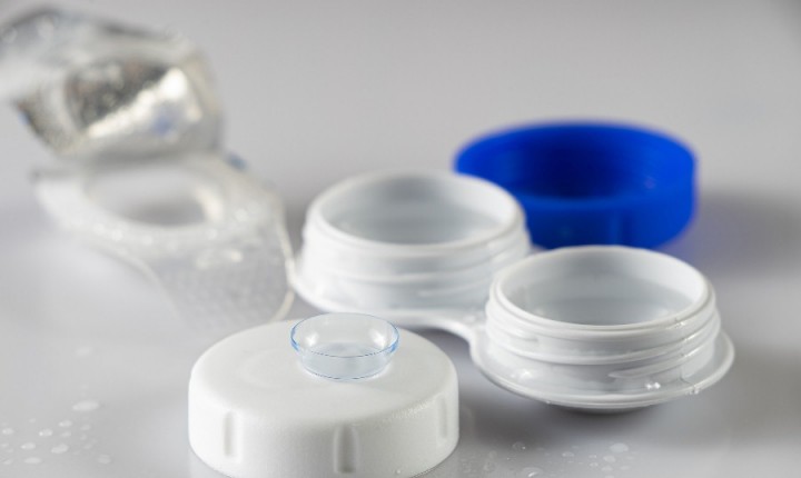 7 erros ao usar lentes de contato