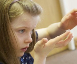 Crianças podem usar lentes de contato?  