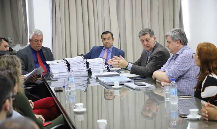 Prefeitura entrega texto de revisão para vereadores da Capital