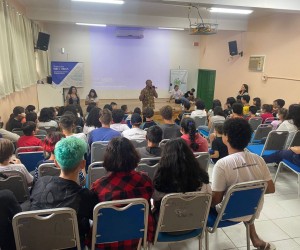 Estudantes da Capital vão criar sistema de captação de água de chuva e jornal eletrônico na rede municipal