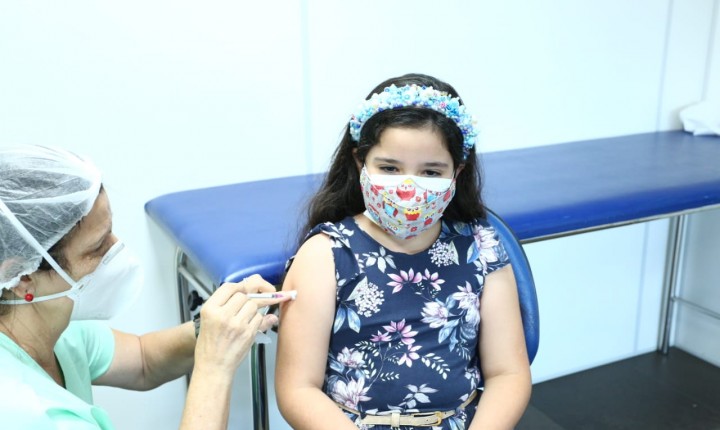 Vacinas do calendário, Covid-19 e Influenza estão disponíveis nesta terça-feira
