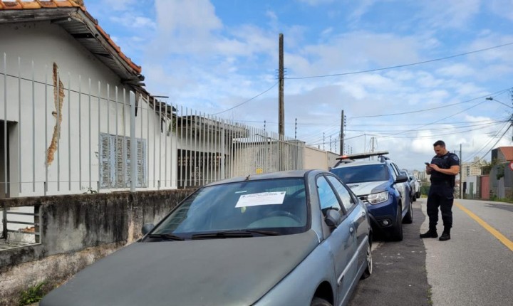 Veículos abandonados são removidos das ruas da Capital