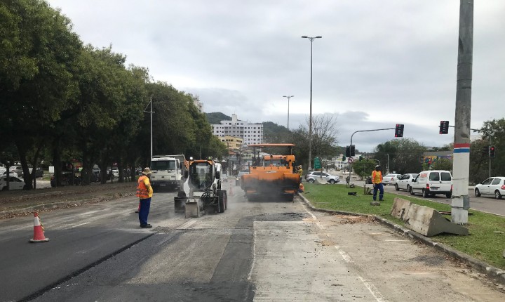 Iniciada a pavimentação de trecho da Avenida Henrique Fontes