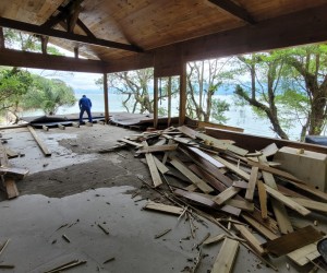 Obra de alto padrão é demolida no Sul da Ilha