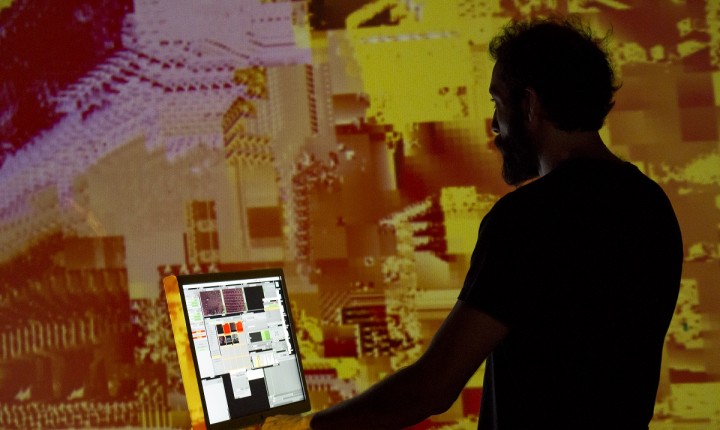 Projeções e luzes invadem prédios históricos neste final de semana