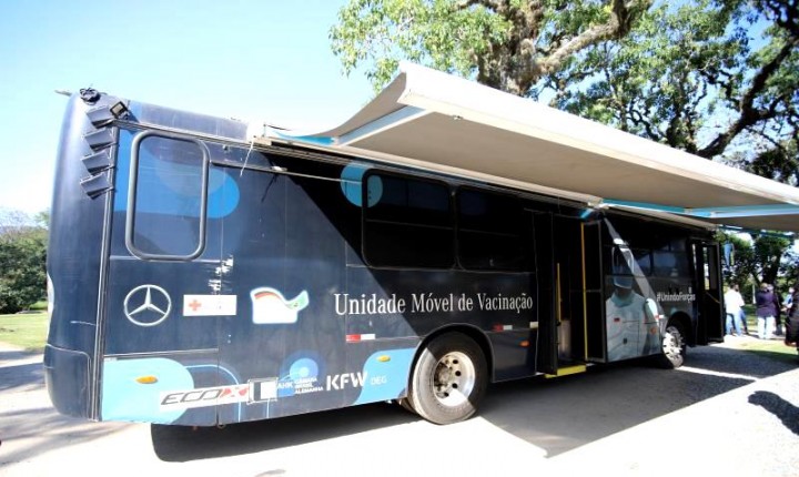 Busão da vacinação vai funcionar como ponto de testagem no centro de Florianópolis
