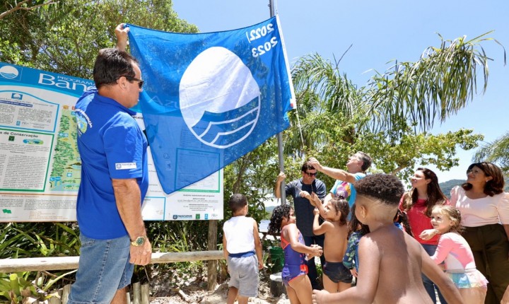 Lagoa do Peri recebe cerimônia de hasteamento da Bandeira Azul 
