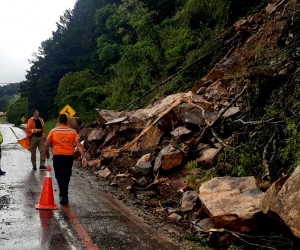 Após deslizamento de terra, faixa na SC-401 é interditada. Saiba mais!