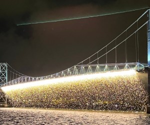 Floripa reúne 200 mil pessoas para show de fogos nas avenidas à Beira-mar 