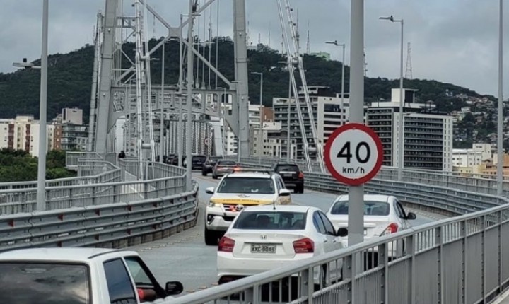 Trânsito liberado na Hercílio Luz, após ocorrência. Assista ao vídeo