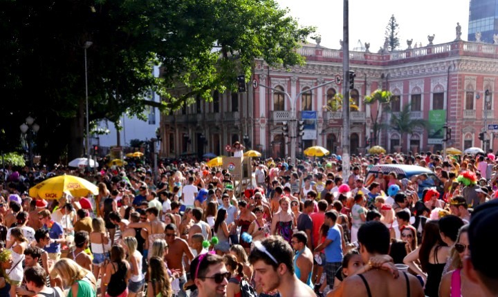 Carnaval de rua terá shows nacionais gratuitos e bloquinhos 