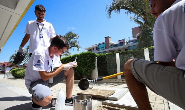 Condomínios no Novo Campeche passam por fiscalização no sistema de esgoto