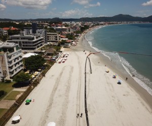 Faixa de areia na praia dos Ingleses ganhou 400 metros até agora