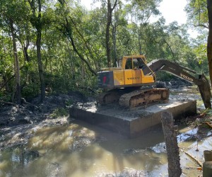 Limpeza de canal é embargada