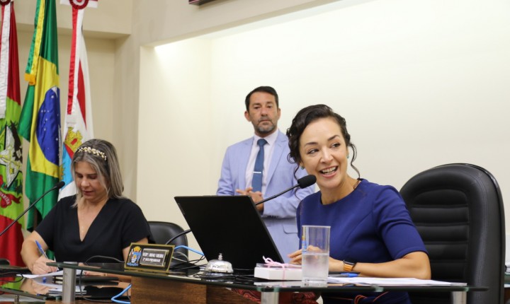 Mulheres comandam sessão ordinária da Câmara