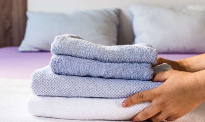 Com que frequência lavar roupas de cama, banho e travesseiros? Descubra!
